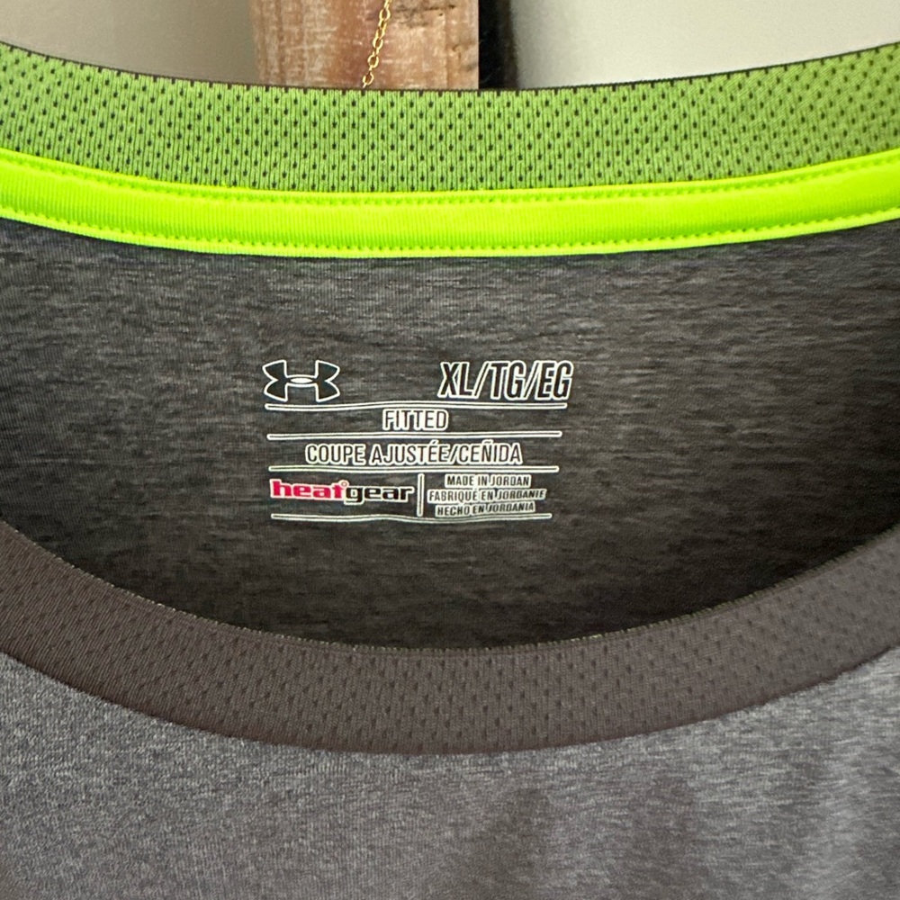 Under Armour Men’s Charcoal Gray Performance Tee with Lime Accents - Picture 3 of 4